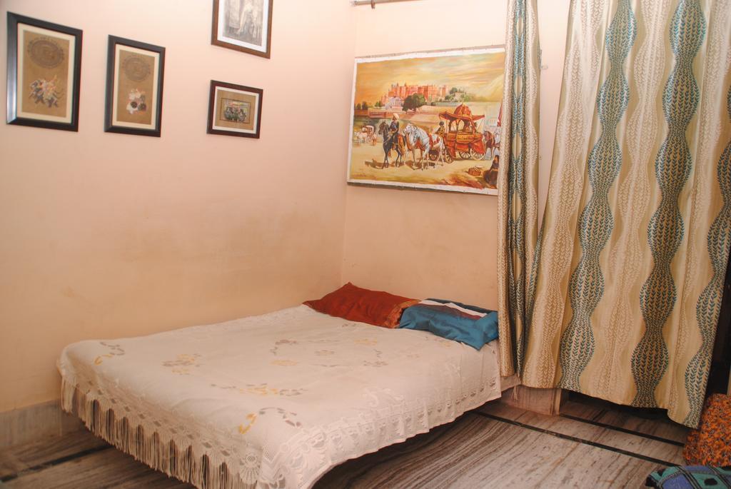 Karina Art Home Stay Bikaner Bilik gambar